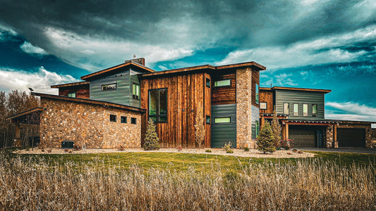 Harmonizing Luxury with Nature: A Contemporary Dwelling in Ashton, Idaho